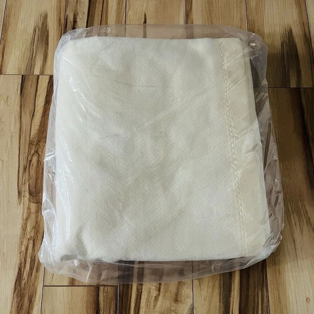 VTG St.Mary's Full/Twin Blanket New Old Stock Satin Border Acrylic Champagne